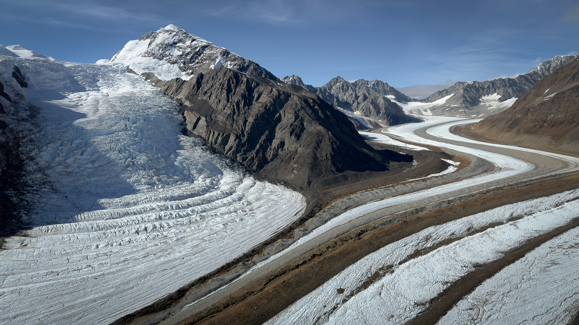 The glaciers of Thule Pass
