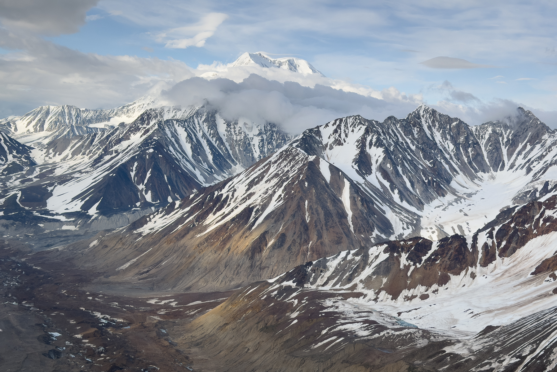 High wind conditions on the Chedolothna Glacier